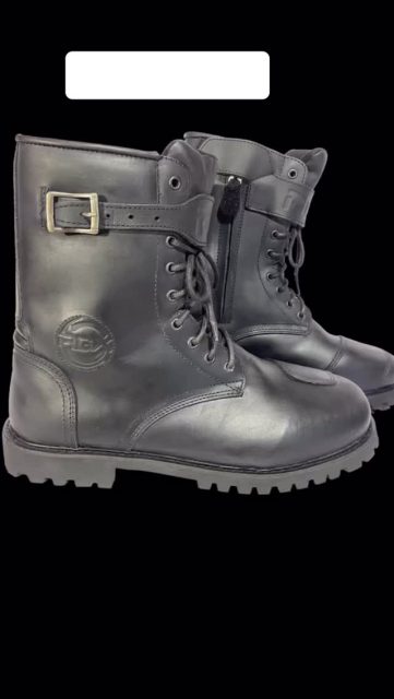 Street cafe #revolutiongearx #rgx #bikers #yamaha #bikerboots #motorcycleboots #motorsport #contest #harleydavidson #alpinestars